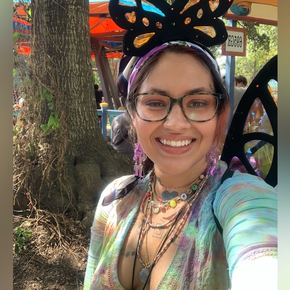 Meet your Posher, Brooke 💜 - Picture 9 of 13